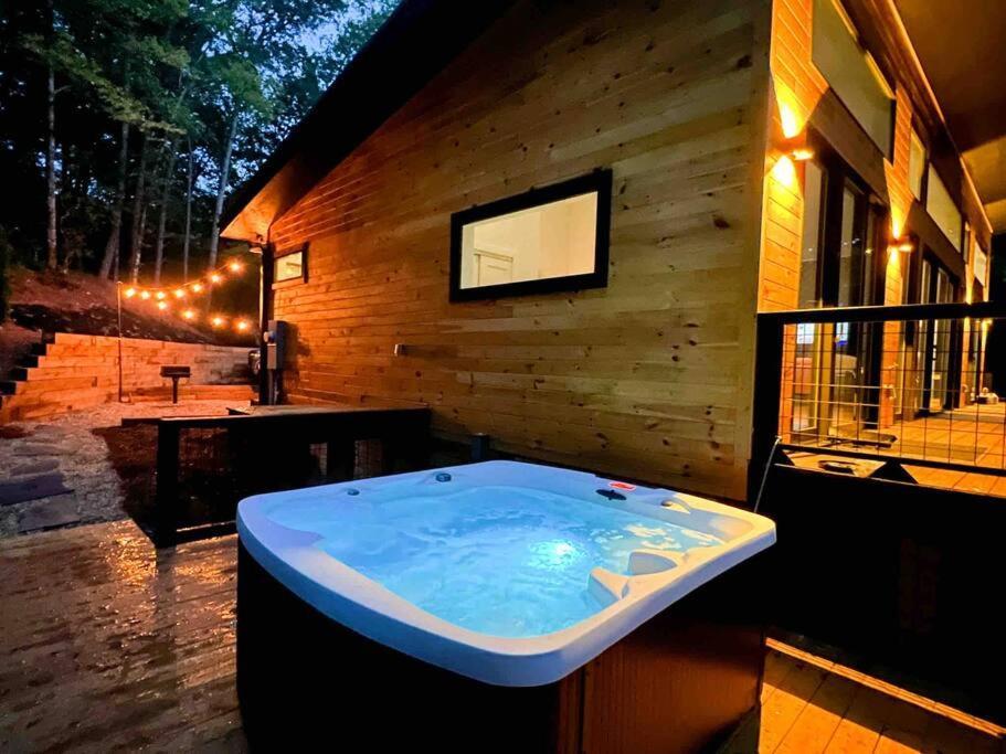Modern Mountain Getaway With Hot Tub, Fire Pit Villa Sautee Nacoochee Exterior photo